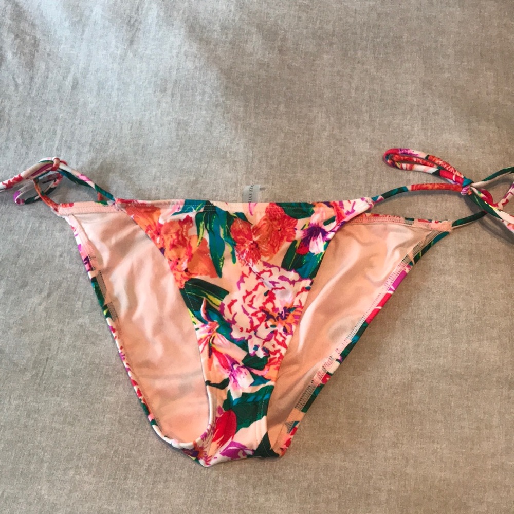 Never worn bikini bottoms